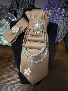 Pearl-Embellished Taupe Necktie Set